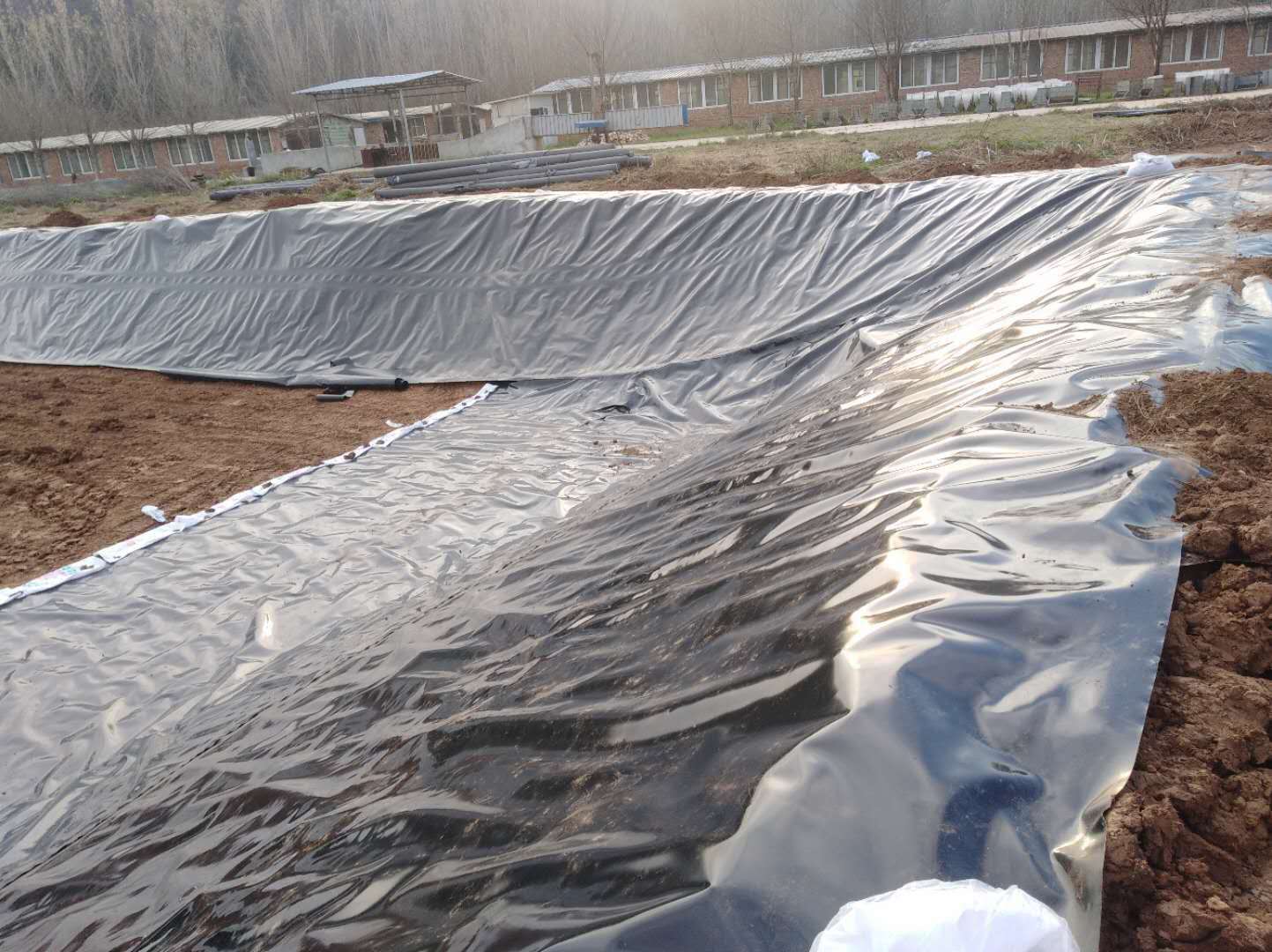 土工膜養(yǎng)殖如何設(shè)置防逃設(shè)施?